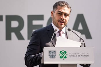 Secretario de Seguridad Ciudadana de la Ciudad de México es acusado de recibir sobornos del crimen organizado.