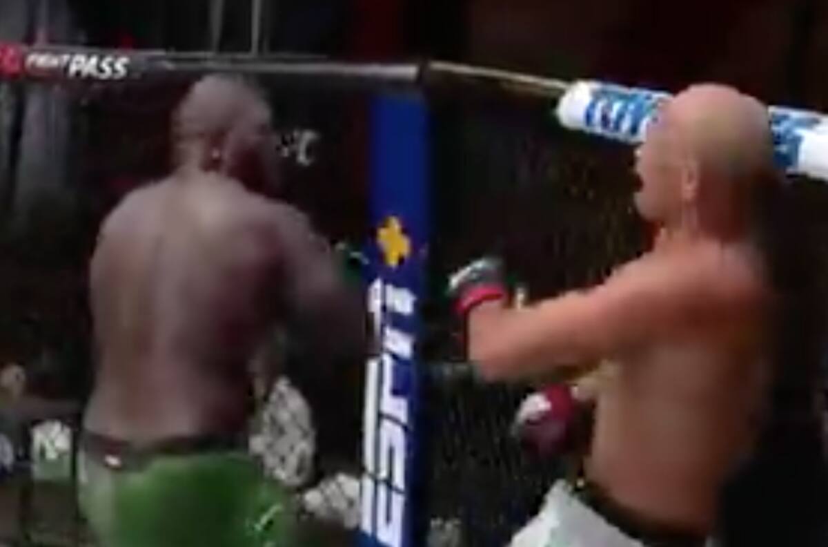 UFC 252: Jairzinho Rozenstruik derrotó a Junior Dos Santos por TKO