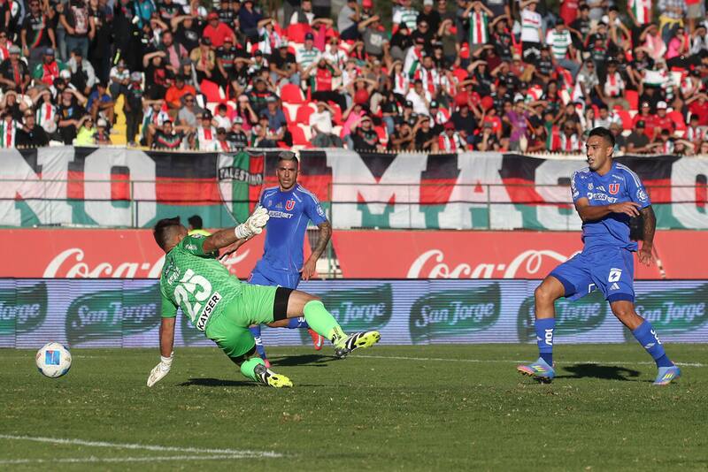 Los azules vencieron 3-2 a Palestino en la primera rueda. Foto: Aton.