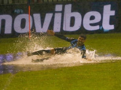 VIDEO | Lionel Altamirano fue el salvavidas de Jaime García en una cancha totalmente inundada