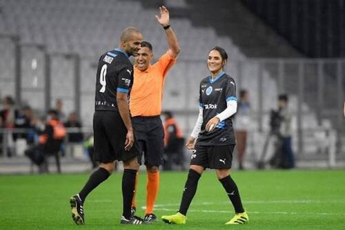 VIDEO | El casi golazo de la DT de Christiane Endler en el partido de leyendas de Olympique de Lyon