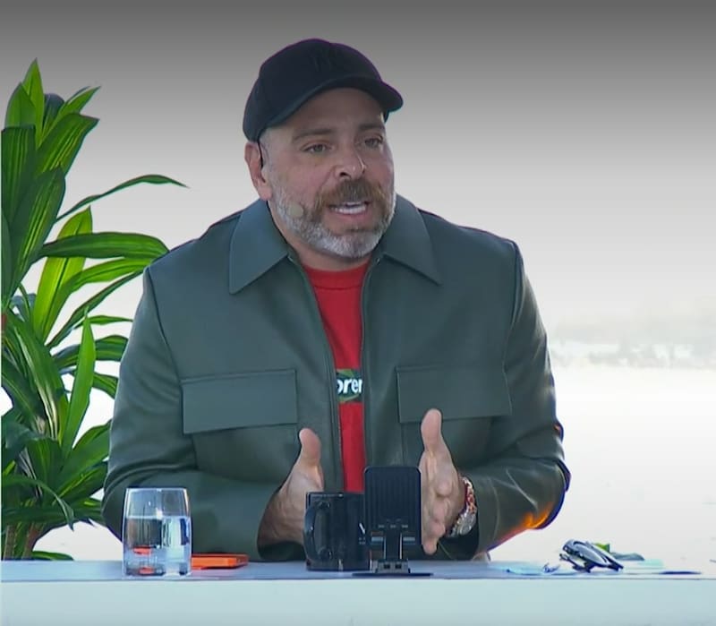 El animador se mostró un tanto molesto con su compañera. Créditos: Captura Mega