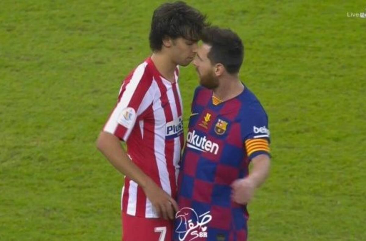 El fuerte encontrón entre Joao Félix y Messi en la derrota del Barcelona