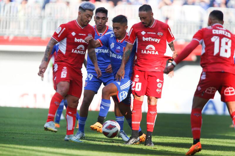 La U y Ñublense se enfrentan este sábado en Santa Laura. Foto: Aton.
