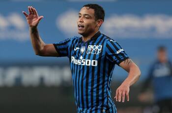 Atalanta goleó al Bologna de Gary Medel y privó al Inter de Milán de gritar campeón el sábado