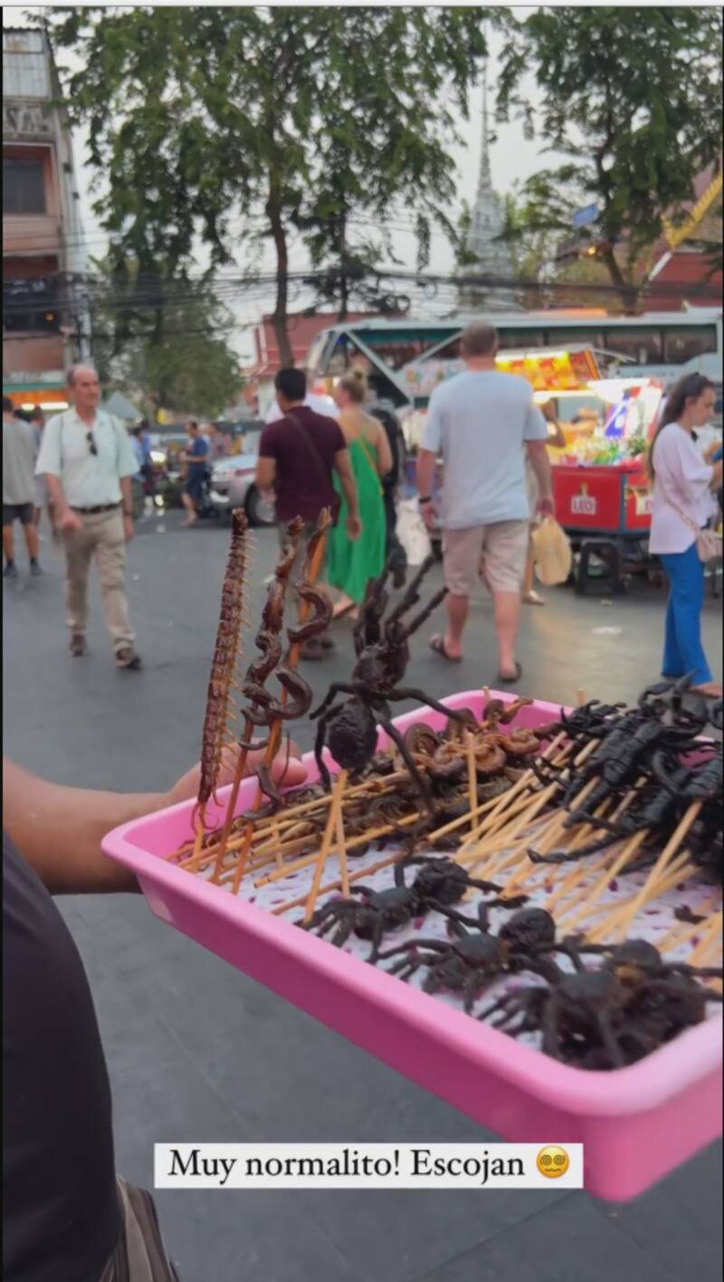 Una bandeja con comida exótica a más no poder