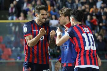 VIDEO | ¿Superhéroe? El nuevo apodo que recibió Joaquín Larrivey de todo un estadio en Italia