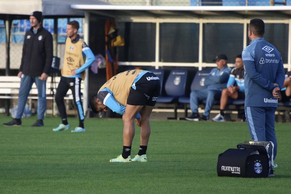 Luis Suárez no puede más con sus dolores de rodilla.