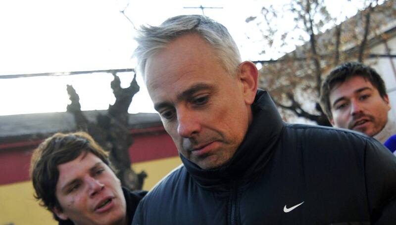 es el agente de Nicolás Córdova, jefe de la selecciones menores de La Roja