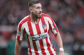 El notable tapadón del portero del Bayer Leverkusen que evitó el gol de Héctor Herrera