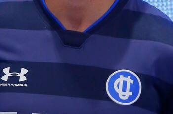 FOTOS | La UC sorprendió a sus hinchas con lanzamiento de una tercera camiseta