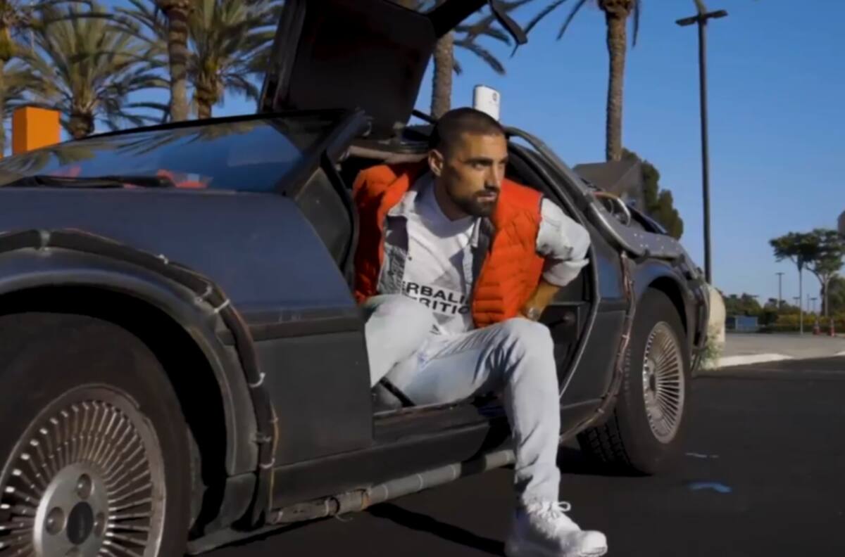 Novio de Becky G protagonizó spot de los LA Galaxy por el regreso de la MLS