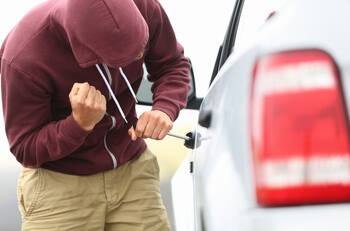 Así se puede revisar si un auto tiene encargo por robo