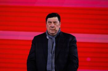 Sigue polémica con el Mono Burgos en España: negó ser racista pero igual fue despedido