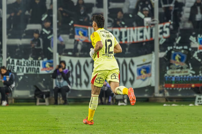 El canterano de Colo Colo comenzó su carrera como defensa central. Foto: Felipe Escobedo