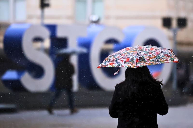 De acuerdo a Windy, las precipitaciones permanecerán hasta las 18:00 horas en la capital. Créditos: Aton Chile.