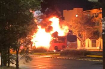 Día del joven combatiente: registran quema de bus del Transantiago en Ñuñoa