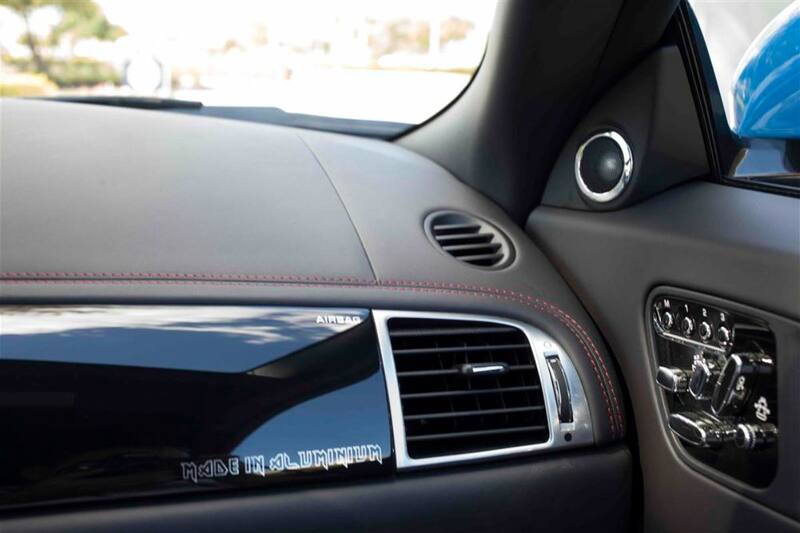 La pasión por Jaguar de Nicko McBrain