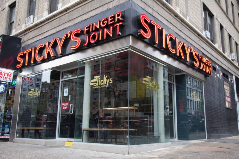 Local de comida rápida cierra su 20 sucursales por crisis económica.
Créditos: Sticky's Finger Joint.