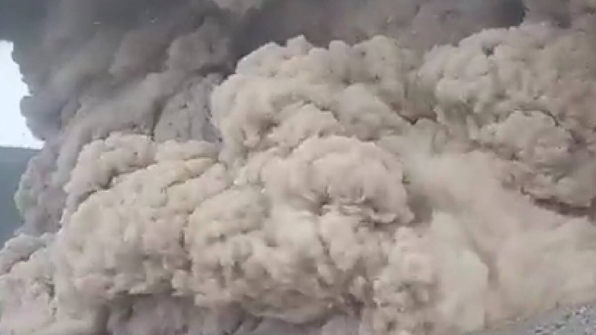 VIDEO | Volcán Láscar: Excursionistas se encontraban a metros del cráter en el momento del pulso eruptivo