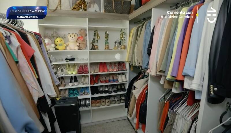 El amplio walking closet de "la Carlita". Créditos: Captura CHV