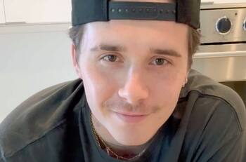 Brooklyn Beckham fríe pollo en costoso aceite y le llueven críticas