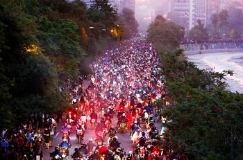 A un año del estallido social: Twitter se toma el debate y crispa el ambiente del 18-O