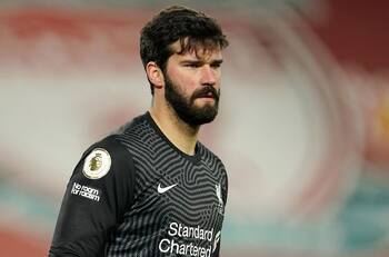 VIDEO: El increíble gol de Alisson Becker en los descuentos que mete al Liverpool en Champions