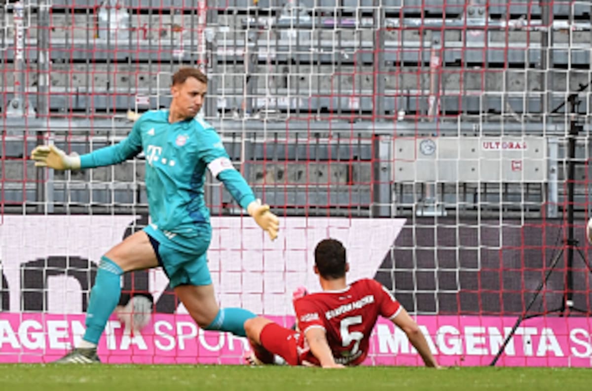 Pavard quiso cruzarse y terminó metiendo un autogol en el arco del Bayern