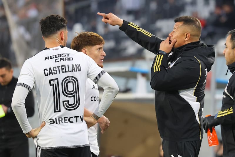 junto a Leonardo Gil y Gonzalo Castellani en el Estadio Monumental.