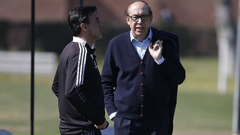 Gustavo Quinteros y una compleja situación.