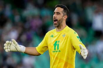 Video| Claudio Bravo se enamoró de la hinchada del Betis en el duelo ante la Real Sociedad