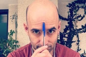 Cristián Carvajal "despidió" a la constitución de Jaime Guzmán con una foto interpretándolo