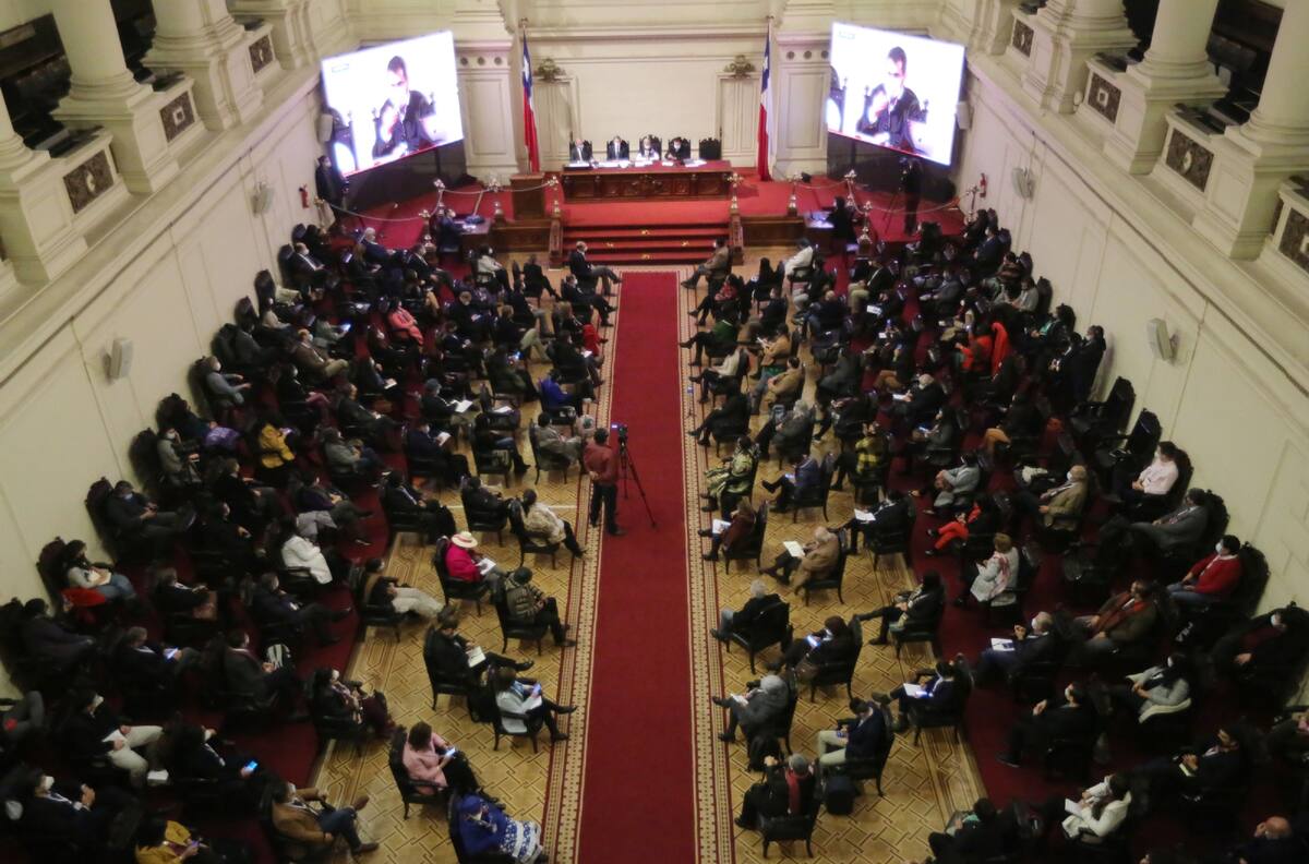 Convención Constitucional: presidenta Loncón inició sesión con saludo a Linconao, Toledo y Campillai