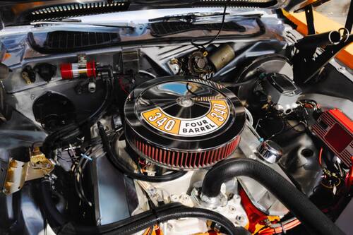 El poderoso rugir de un motor adaptado por Mopar / eBay