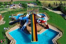 A solo dos horas de Santiago: Descubre este parque acuático con toboganes y piscinas para toda la familia