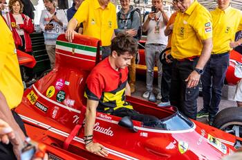 VIDEO | ¡No puede ser! Charles Leclerc chocó histórico coche de Fórmula 1 de Niki Lauda