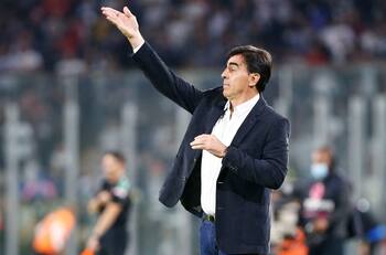 "No es viable": En Colo Colo se cierran a la opción de compartir a Gustavo Quinteros con La Roja