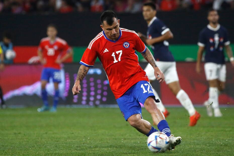 Gary Medel sigue siendo uno de los capitanes de La Roja. Crédito: Agencia Aton.