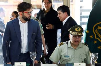 Abogado de General Yáñez aseguró que Presidente Boric lo llamó para “darle absoluto respaldo”