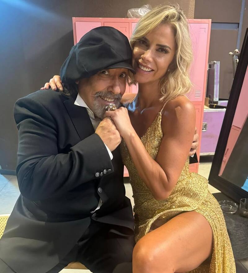 El cantante se reencontró el viernes con Carla Ochoa durante la Gala del Festival de Viña 2025. Créditos: Instagram.