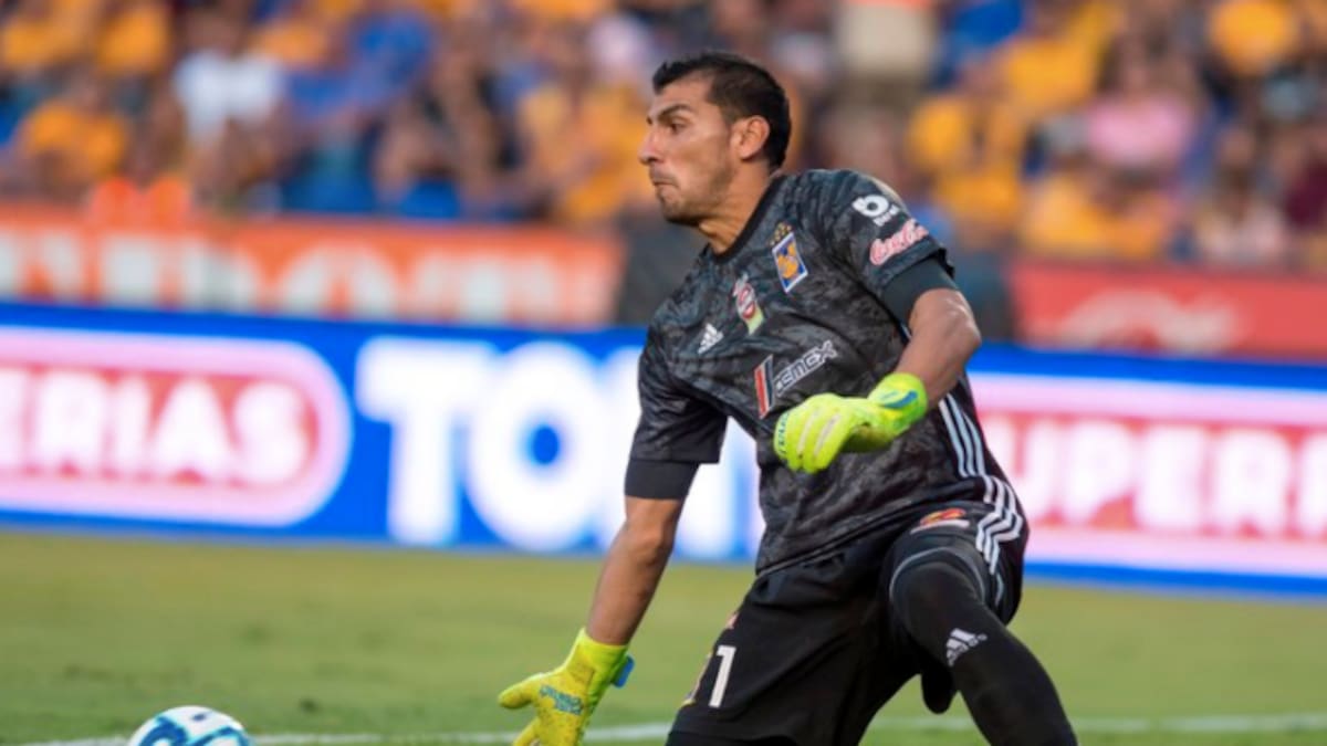 Los tres porteros del Tigres de Eduardo Vargas dieron positivo por coronavirus