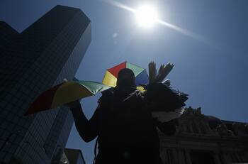 Soleado, agradable y algo fresco: revisa el tiempo para este viernes en Santiago