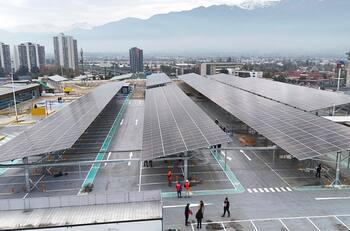 Será la más grande en un centro comercial: Inauguran planta fotovoltaica en mall de la RM