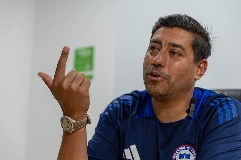 El jefe técnico de las selecciones juveniles de Chile desmenuzó el plan metodológico y explicitó sus objetivos. ¿La meta? Clasificar a todos los Mundiales posibles en todas las categorías.