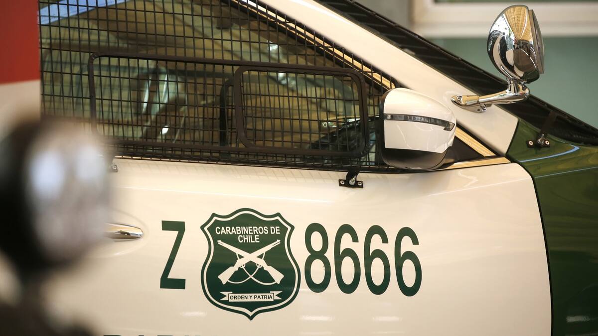 Persecución en La Florida: Automóvil robado termina dentro de un domicilio