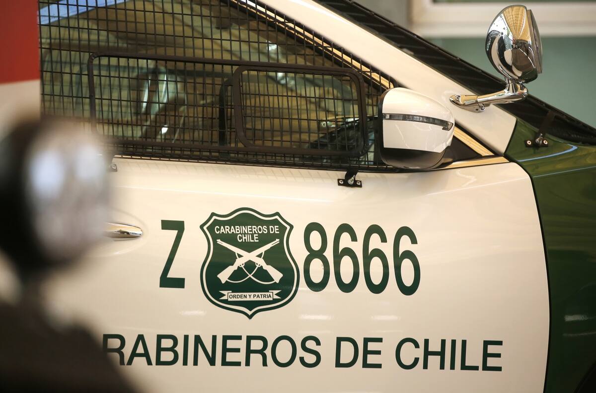 Persecución en La Florida: Automóvil robado termina dentro de un domicilio