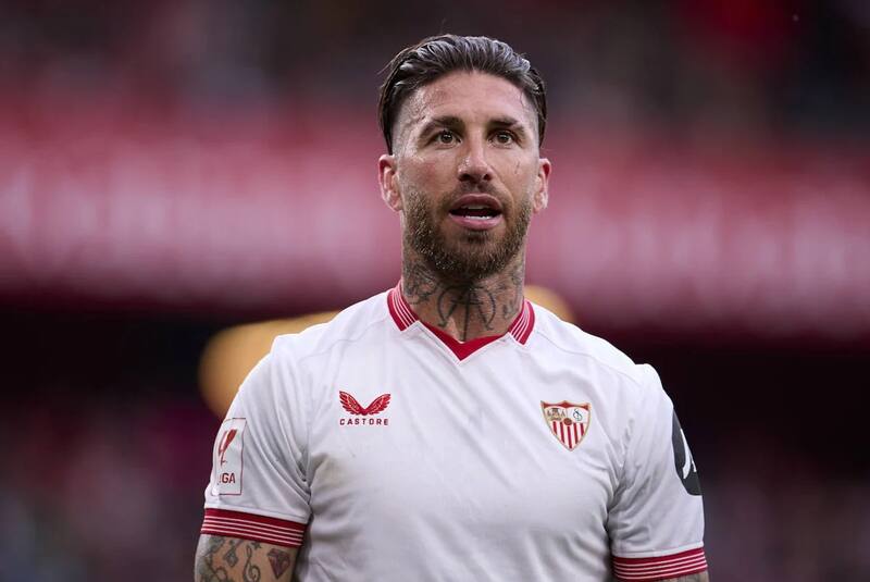 sigue sin club tras salir del Sevilla en junio de 2024.