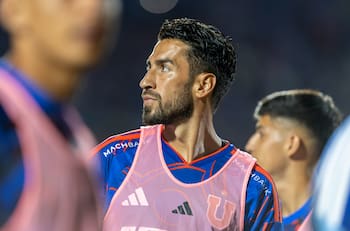 Juan Martín Lucero y la U ganaron en el escritorio: delantero recibió “perdonazo”