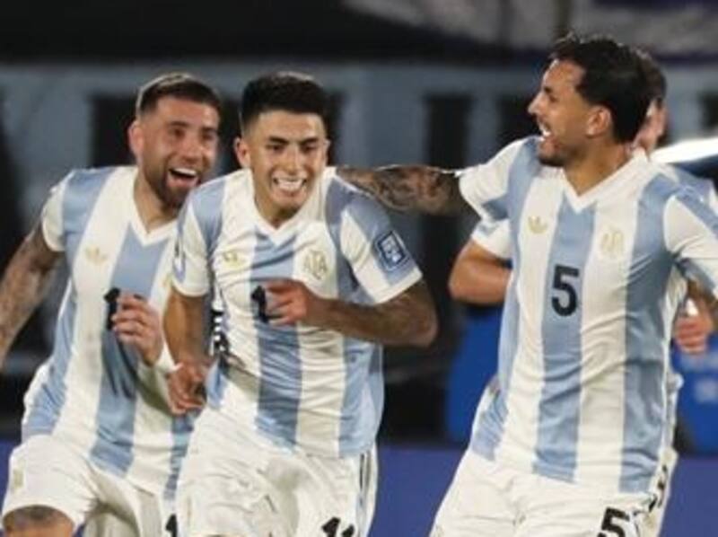 y quedó virtualmente clasificado al Mundial 2026. Foto: EFE.